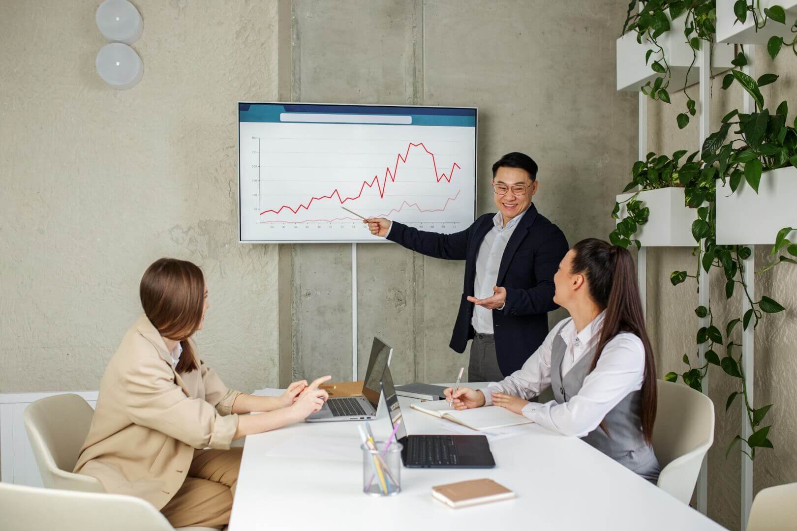 asian businessman leads presentation with colleagu 2023 11 27 05 20 47 utc